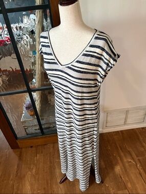 Lou & Grey Navy and White Striped V-Neck Maxi Dress